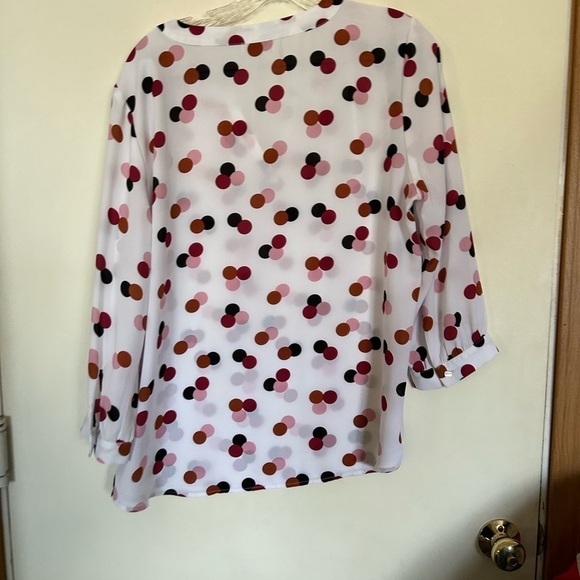 Van  Heusen large polka dot pop over blouse - Picture 2 of 11